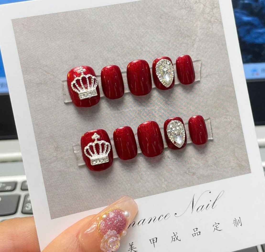crimson crown - elegant short oval red handmade press on nails