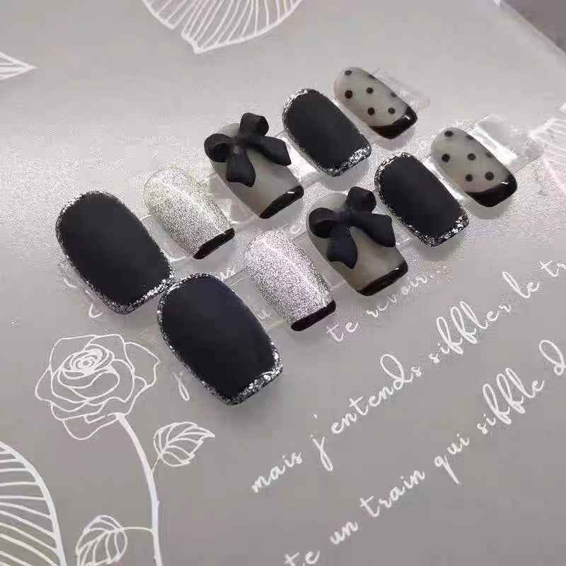 noir velvet - cool medium square black handmade press on nails